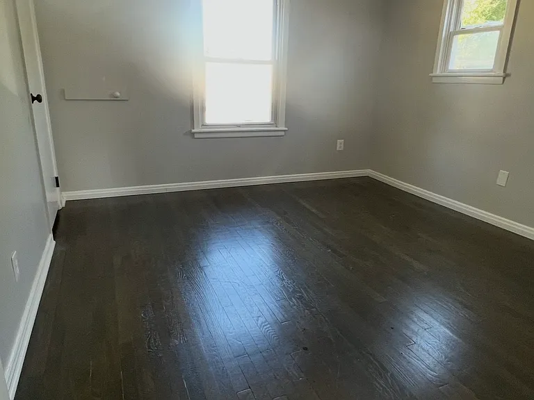 11-17 Dupont Pl #15 — Photo 11