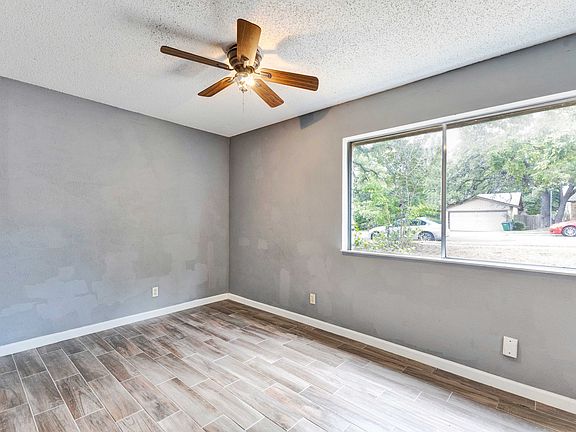 5th image of 7203 Loganberry Dr
