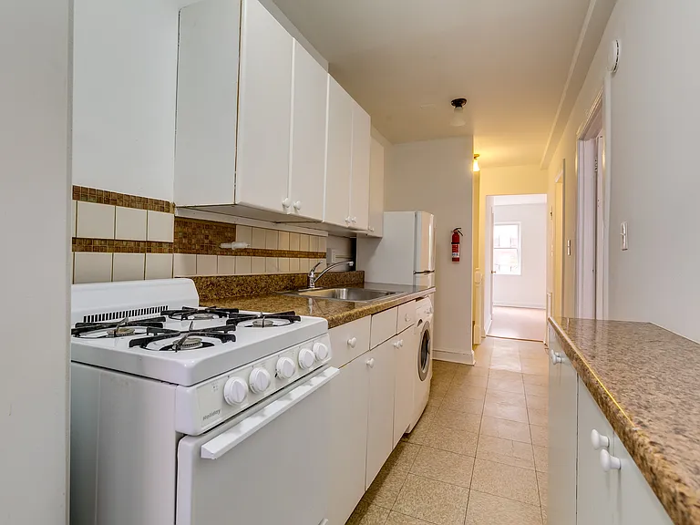 81 Q St SW #2 — Photo 9