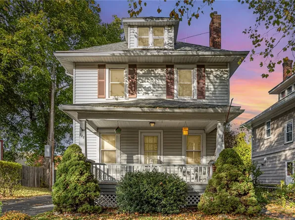 388 Cedarwood Ter, Rochester, NY 14609