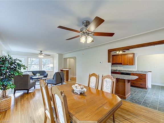 5th image of 133 Glastonbury Cres