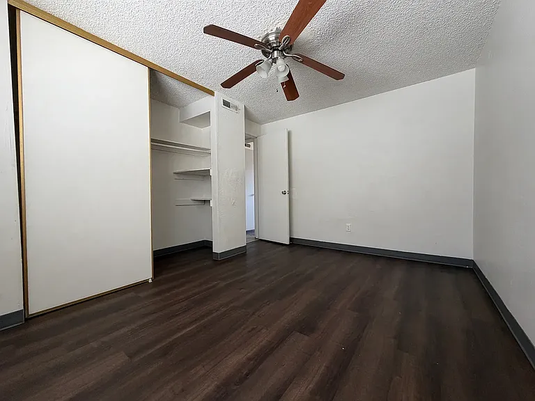 1412 N Edmonds Dr #4 — Photo 1