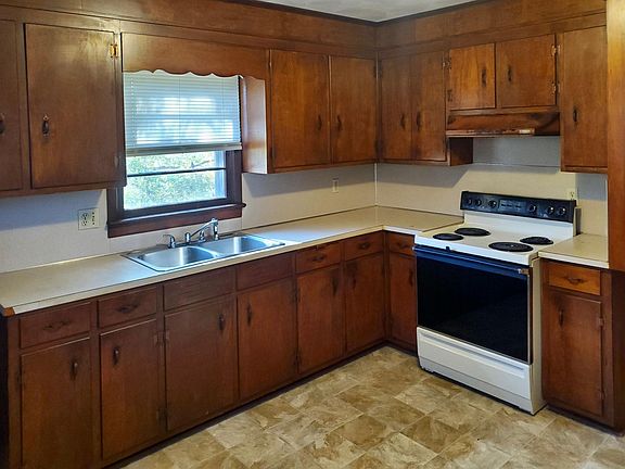 4th image of 512 Dogwood St NE #A