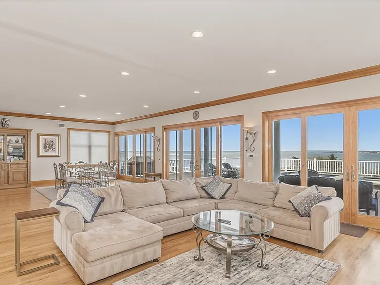 672 Dune Rd — Photo 7