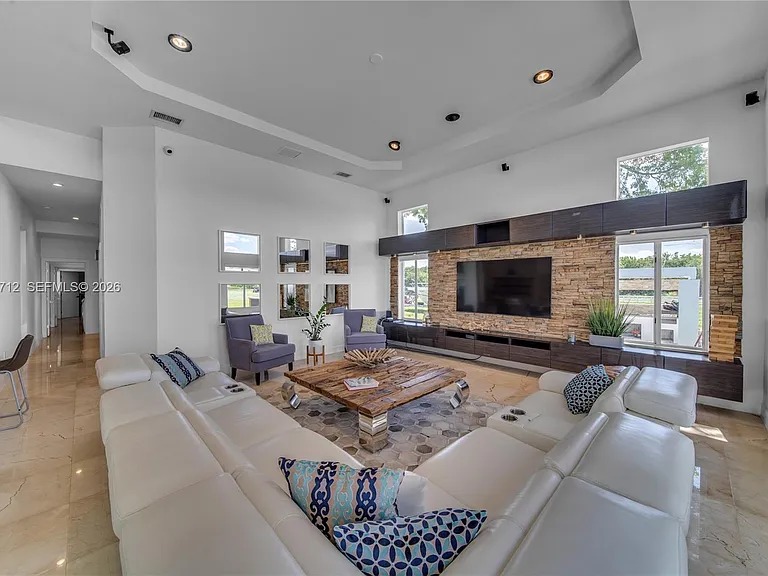 18651 SW 104th St — Photo 32