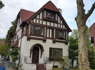 10 Standish Rd, Flushing, NY 11375