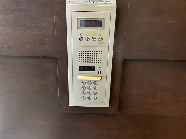 2001 Hudson Terrace image 21 of 24