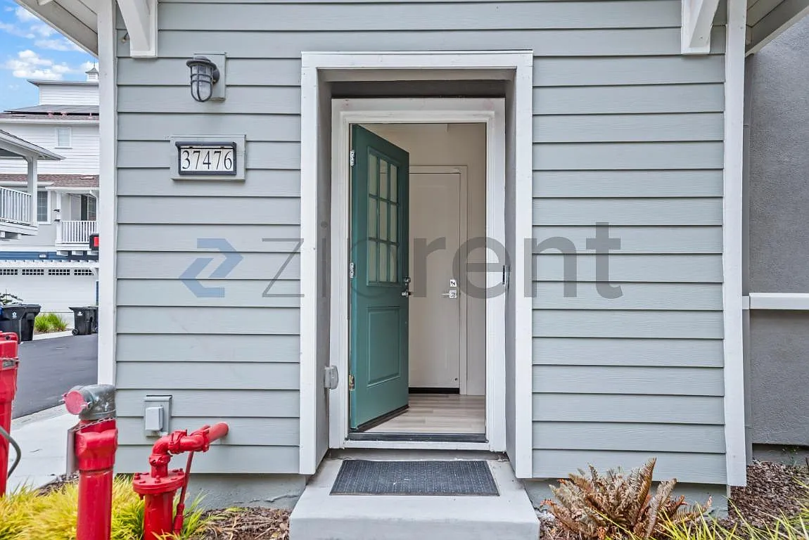 3 bed, 1833 sqft, $4,515 — Photo 4