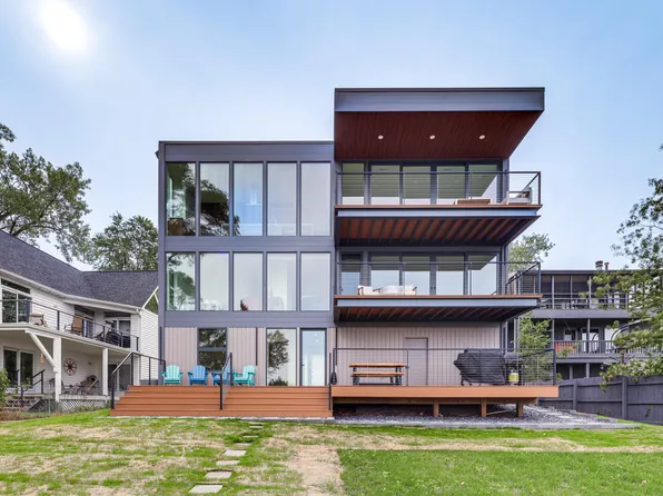 7705 Lake Shore Dr, Gary, IN 46403