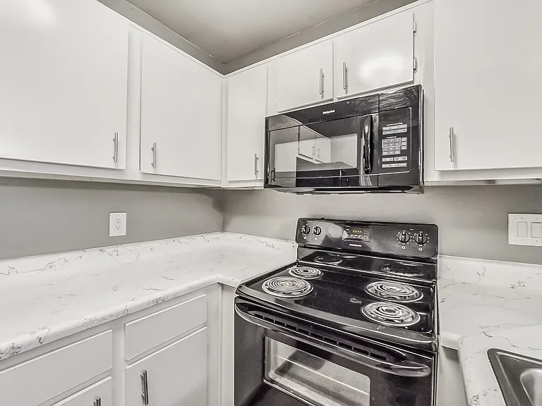 Spring Hill Village Apartments — Photo 13