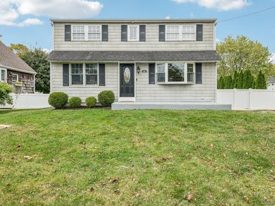 15 Palm Street, Lindenhurst, NY, 11757