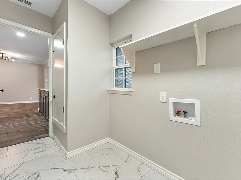 4937 Holmes Dr — Photo 24