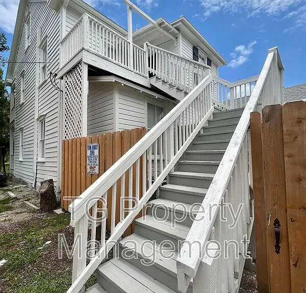 30 Sanford St #B — Photo 2