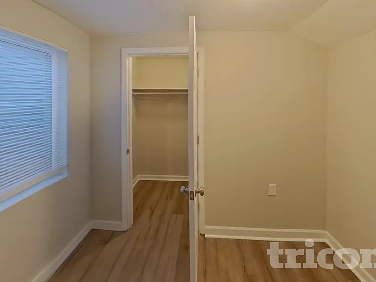 4470 Hollyridge Dr — Photo 8