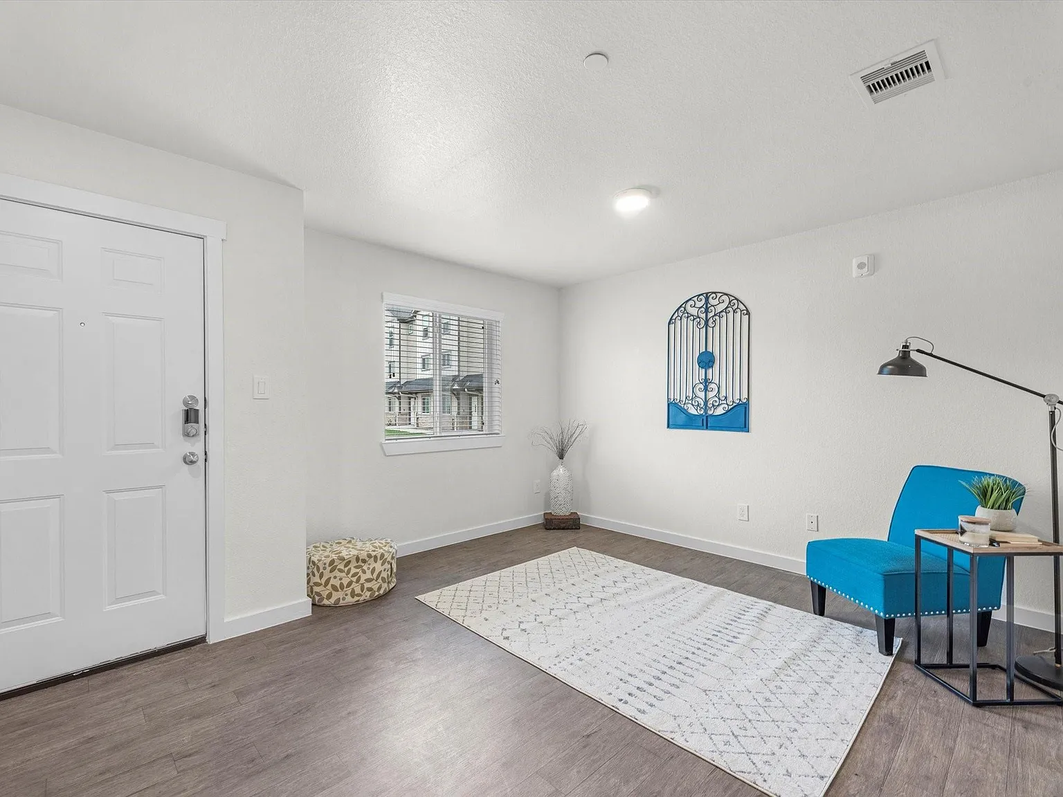 3 bed, 2.5 bath, 1650 sqft, $1,785 — Photo 4
