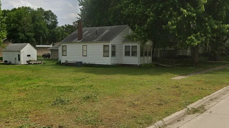304 S Randall St — Photo 2