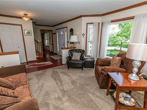 4th image of 210 Newfield Cir