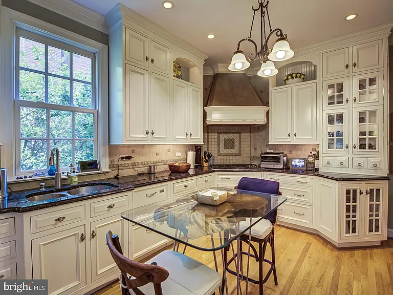 3808 Cathedral Ave NW — Photo 31
