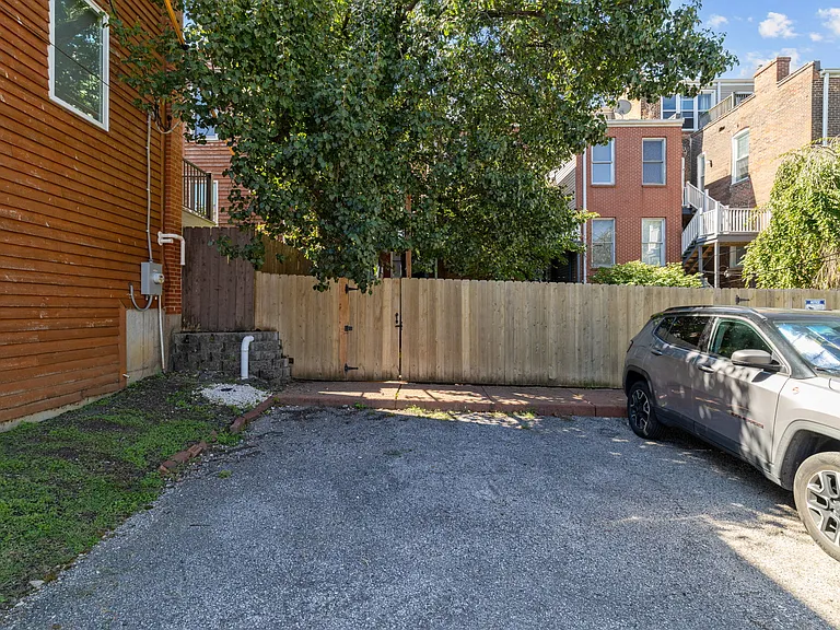 1825 Lasalle St — Photo 16