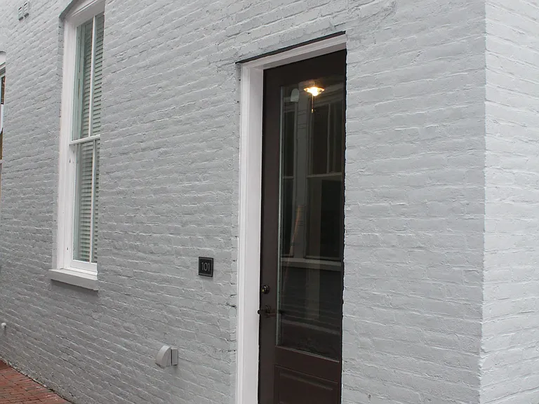 114 W Court St #101 — Photo 10