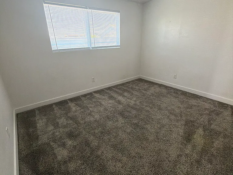 2425 Belmont St — Photo 7