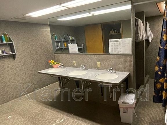 3rd image of 907 Lincoln Ave