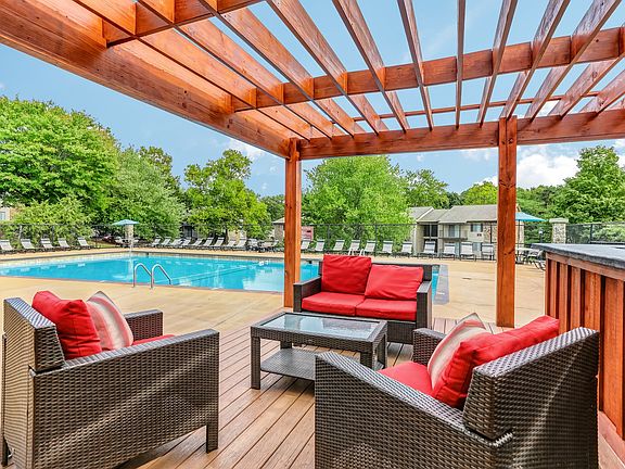 2nd image of 2714 Scarlett Oak Ct