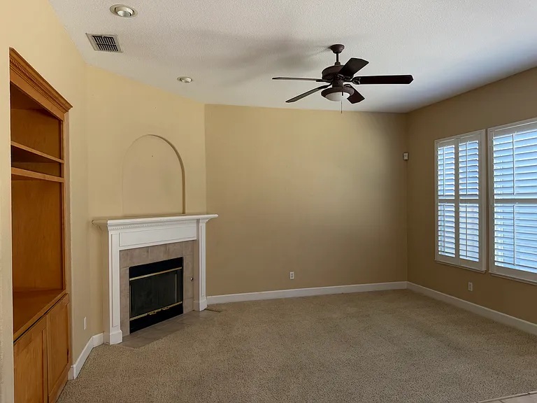 3917 Lakeside Dr — Photo 3