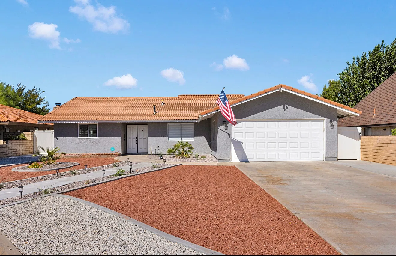 3 bed, 1661 sqft, $2,400 — Photo 1