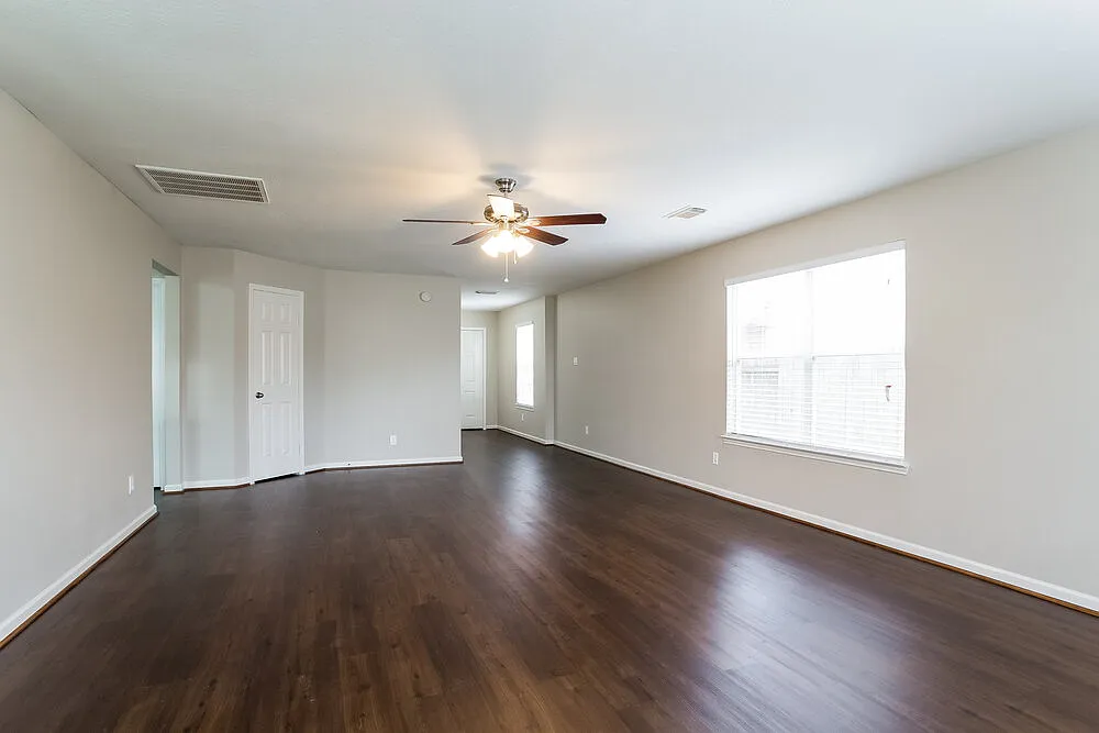 4 bed, 2.5 bath, 2240 sqft, $2,020 — Photo 3