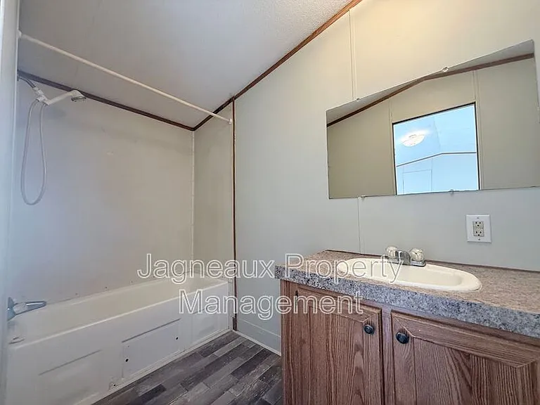 2214 Center St — Photo 6