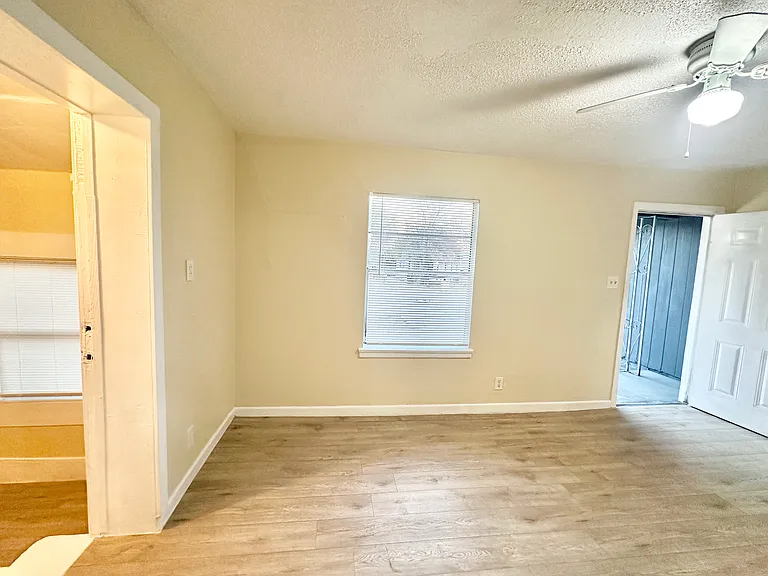 104 E Fowler Ave — Photo 14