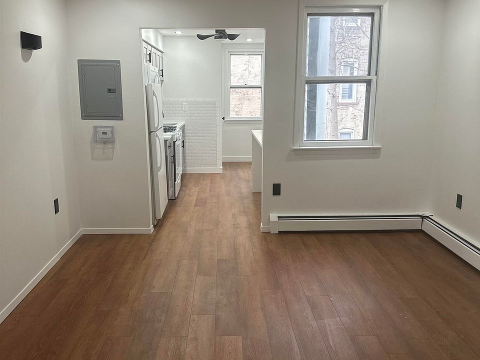 1st image of 107 Magnolia Ave #2R