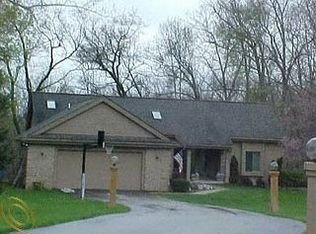 8017 Overpine Dr, Clarkston, MI 48348