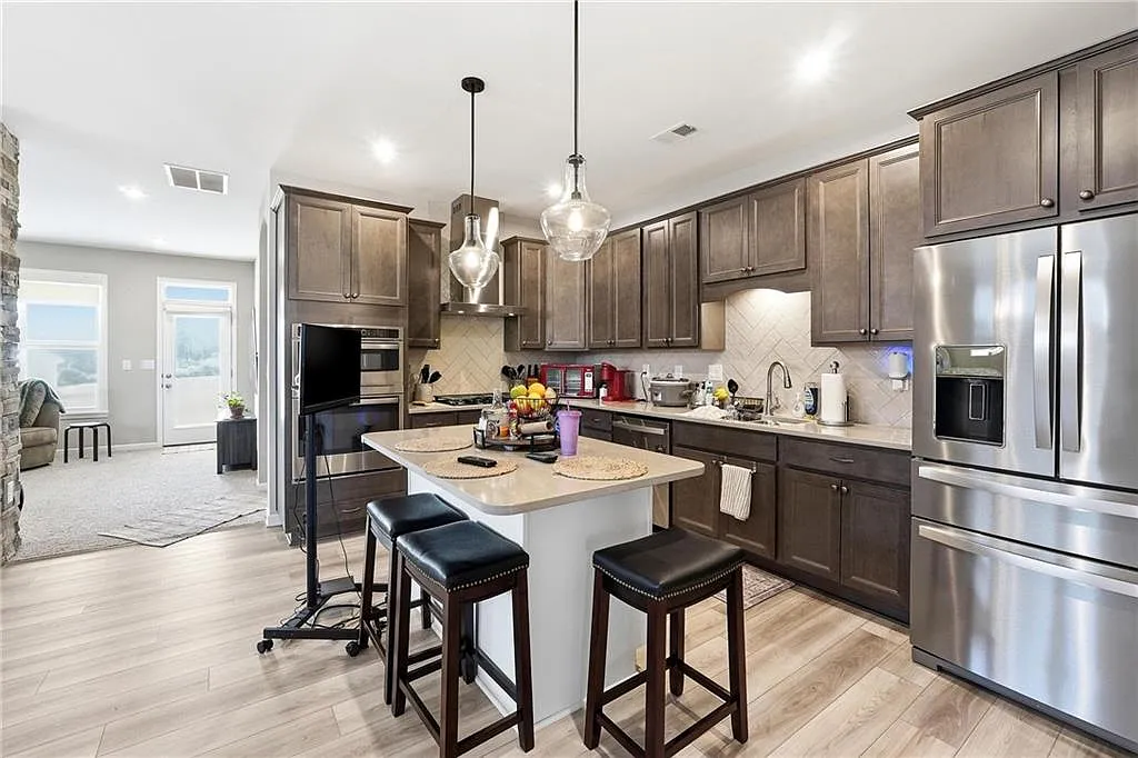 2 bed, 2.0 bath, 1758 sqft, $2,595 — Photo 1