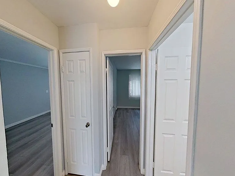 Regina Apartments — Photo 25