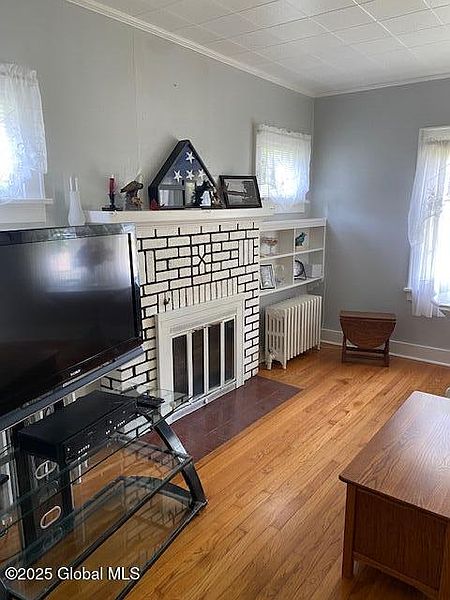 4th image of 902 Hoosick Road