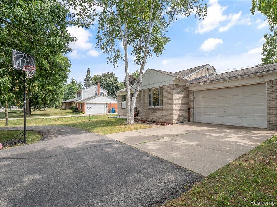 5660 Wright Dr, photo 3