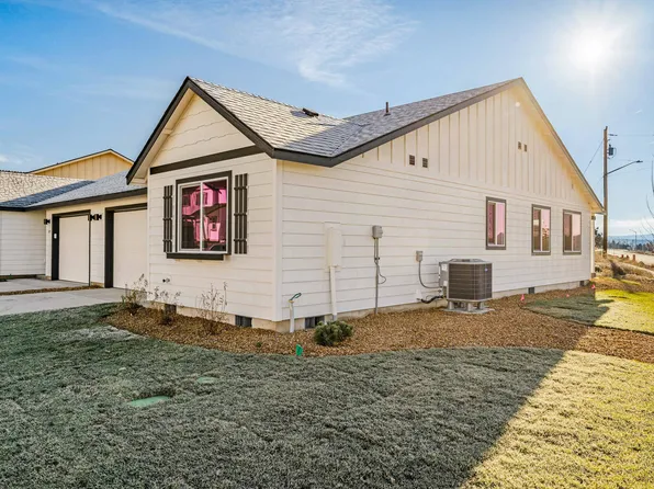 925 SE Starview Ave, Madras, OR 97741