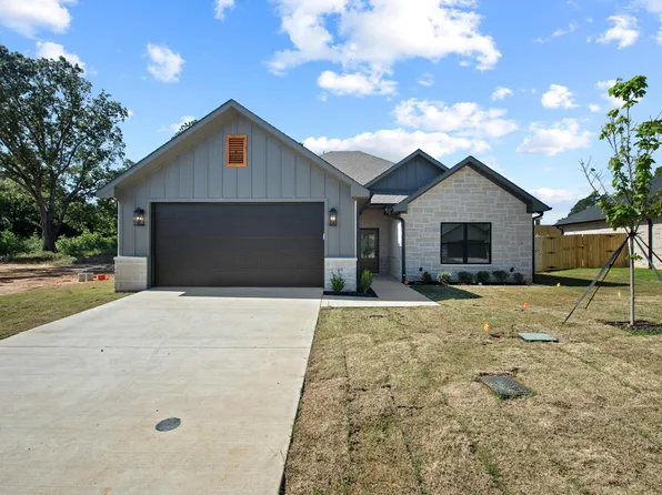 212 Central Park Ct, Athens, TX 75751