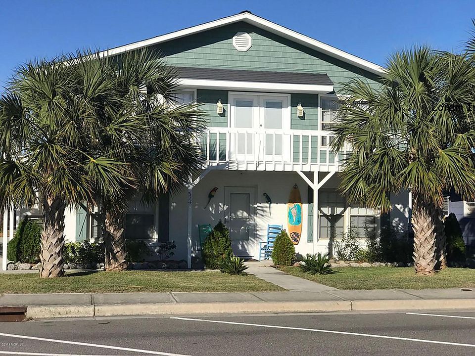 Spacious 3 Bedroom, 2 bath upper floor of duplex on the corner of K Avenue and Fourth Street-Close to Kure Beach Pier and Boardwalk