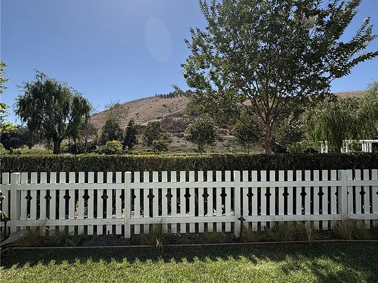9 Ivy Gate Ln — Photo 8