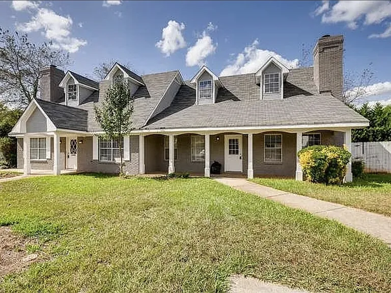 2124B Hickory Bnd SE #B — Photo 1