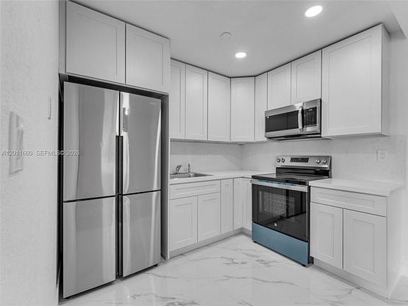 5th image of 520 NW 32nd Pl