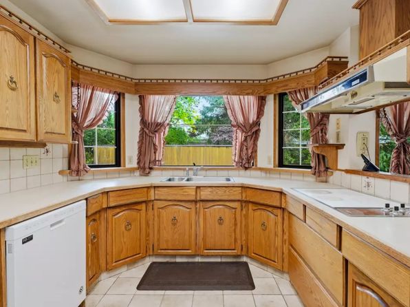 3 bedroom rental in Burnaby — photo 7