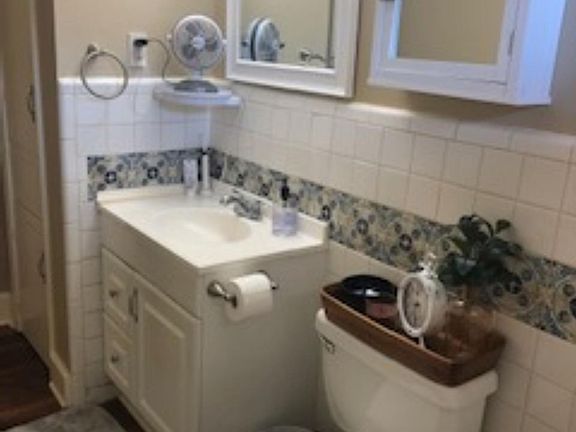 3rd image of 119 Oren St