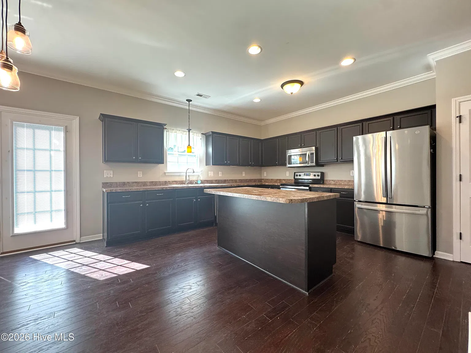4 bed, 2.5 bath, 2250 sqft, $2,380 — Photo 3