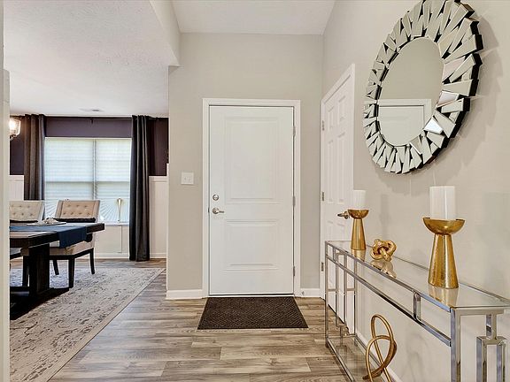 3rd image of 3271 Sand Walk Dr