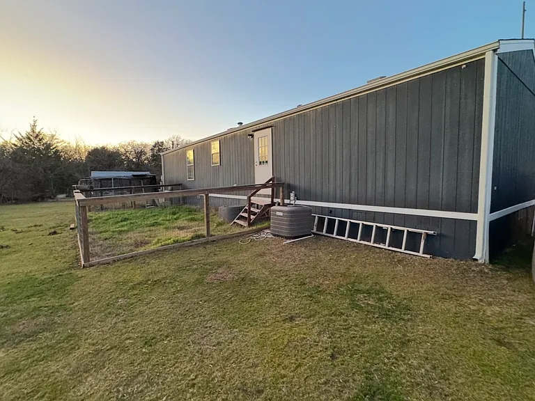 6400 Private Road 2598 — Photo 2