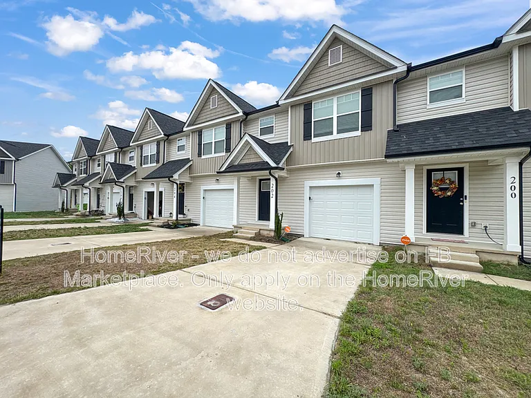 202 Beaumont Cir — Photo 2